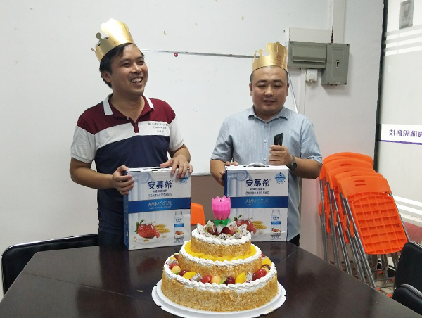 因?yàn)橛心銈?很幸運(yùn) 海瑞思科技6月員工生日會(huì) 生日主角